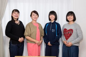 Chisatoさんと3人の英語弁論大会参加者