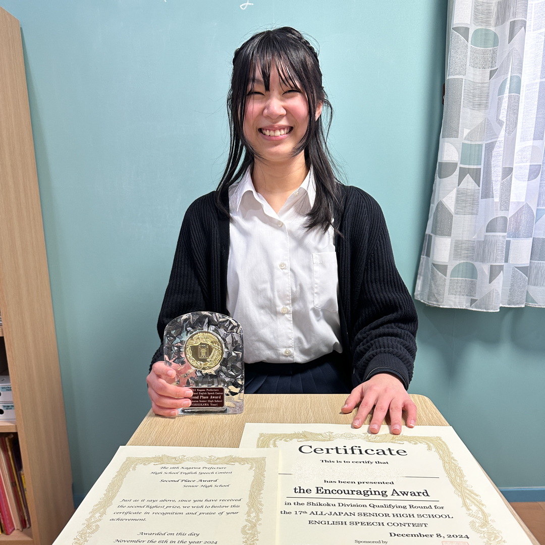 IMG_2494 Yuuri 香川県高等学校英語スピーチコンテストにおいて優秀賞に選ばれ、県代表として「全国高等学校英語スピーチコンテスト」四国大会へ出場